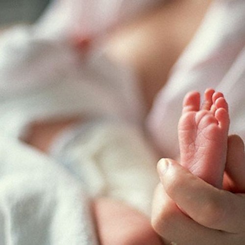 Salerno, dopo 11 tentativi diventa madre a 43 anni con la fecondazione assistita