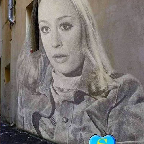 Salerno non dimentica Raffaella Carrà, nel centro storico spunta un meraviglioso murales 