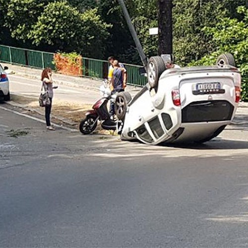 Salerno: perde il controllo dell’auto che si ribalta, due feriti [FOTO]
