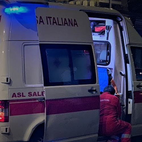 Salerno, scooter investito da un'auto: muore 28enne