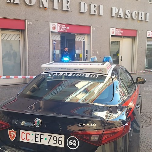 Salerno, tentato furto al caveau del Monte dei Paschi di Siena: ladri si sono introdotti dalle fogne 