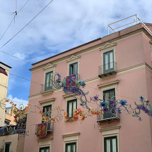 Salerno: tutto (quasi) pronto per Luci d'Artista, c'è attesa per le installazioni in Piazza della Libertà 