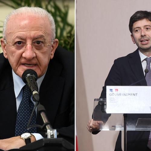 Sanità campana penalizzata, De Luca contro Speranza: «Vive sulla luna». E sul Covid: «Rischio picchi pesanti a fine luglio»