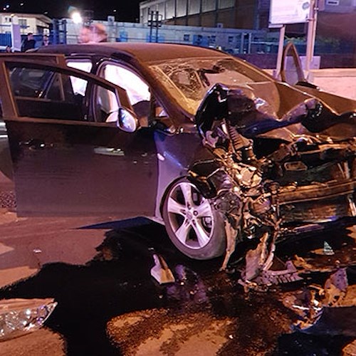 Scontro frontale tra auto a Nocera, due morti e 8 feriti [FOTO]