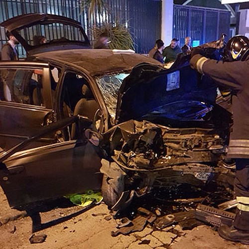 Scontro frontale tra auto a Nocera, due morti e 8 feriti [FOTO]