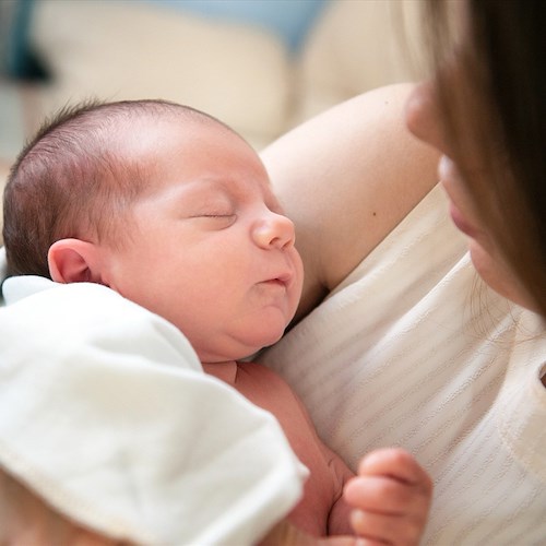 Sospetta Covid partorisce un bambino: chiuso reparto dell'ospedale di Nocera Inferiore 