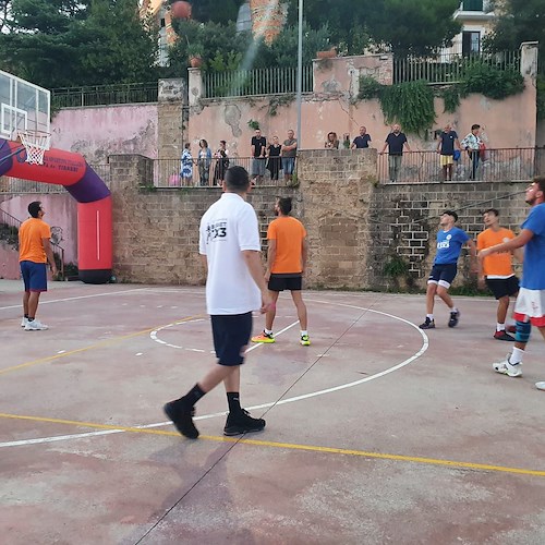Successo per il primo torneo di basket a Vietri sul Mare: premio a coach Andrea Capobianco, reduce dagli europei Under 18 in Turchia