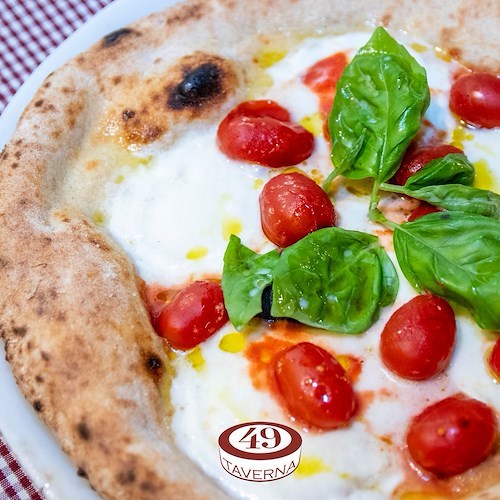 Taverna49 a Pompei torna con il maestro pizzaiolo Luigi Acciaio