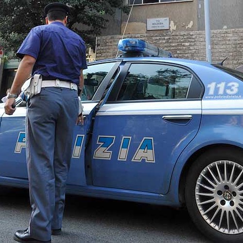 Tenta di strangolare la convivente con cavi elettrici, arrestato 57enne di Nocera