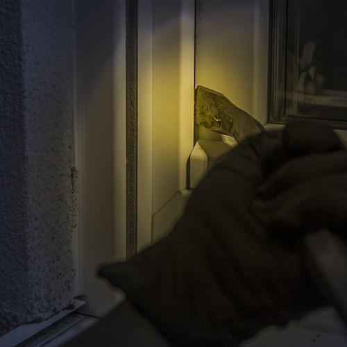 Tentano rapina in un condominio a Cava de' Tirreni: in manette tre ragazze 