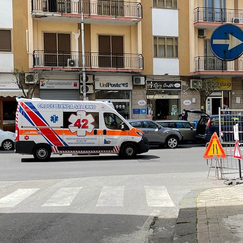 Terribile incidente a Salerno, pedone travolto e ucciso da un motorino 
