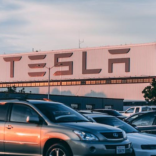 Tesla Model Y fra le auto più vendute del 2022