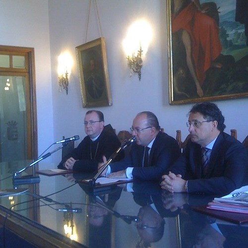Da sinistra: l'Abate Giordano Rota, il sindaco Marco Galdi ed il consigliere Marco Senatore