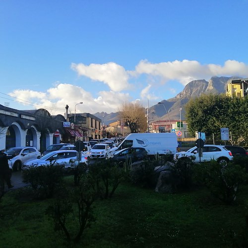 Traffico e ingorghi al casello di Cava, Cirielli: «Necessaria liberalizzazione del pedaggio»