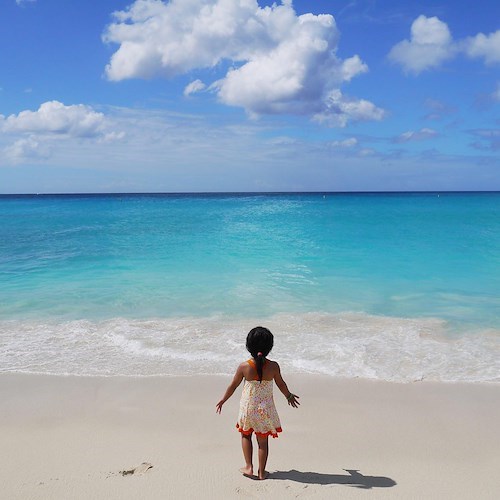 Tragedia a Torre Annunziata, morta annegata bimba di 5 anni: era scomparsa dalla spiaggia