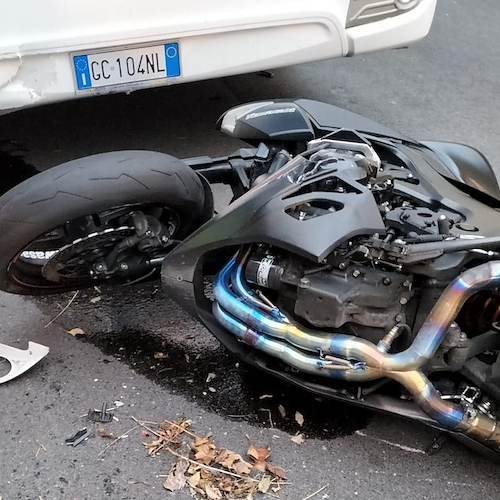 Tragedia in Costa d'Amalfi, centauro di Battipaglia finisce sotto bus e perde la vita 