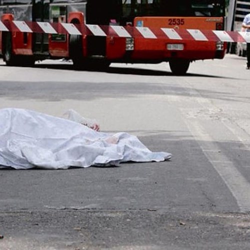 Tragica scoperta a Cava de' Tirreni: rinvenuto cadavere in un parcheggio 