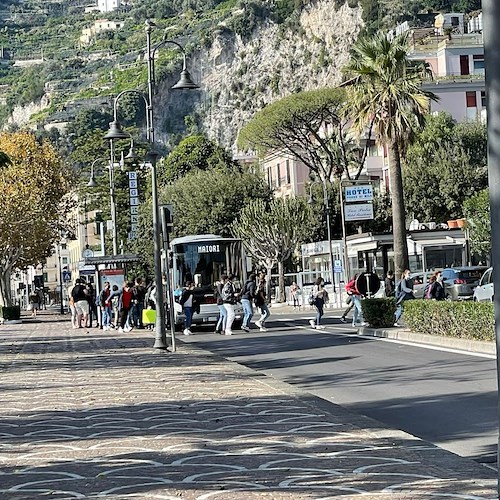 Trasporti, in Campania abbonamenti gratuiti per gli studenti: da oggi parte la sottoscrizione online 