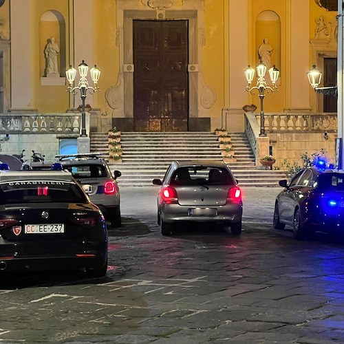 Ubriaco e drogato alla guida tampona l'auto dei Carabinieri a Minori: denunciato e patente sospesa /Foto
