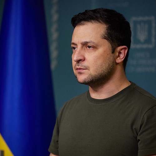 Ucraina, bombe e missili su Kiev e Kharkiv. Zelensky: «Putin parla di target militari ma uccide bambini»