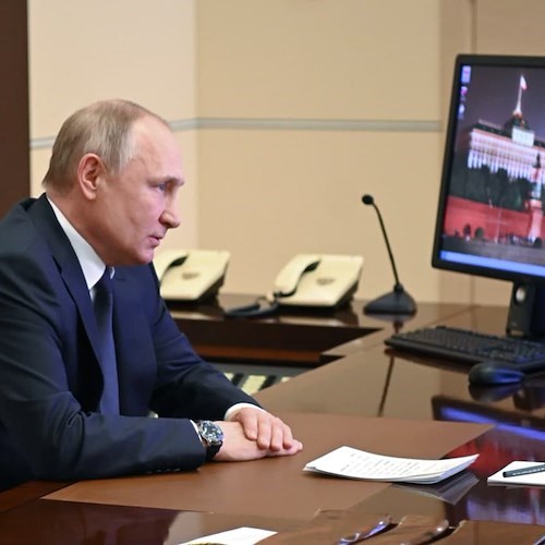 Ucraina, Putin: «Russi e ucraini sono unico popolo, non torno indietro»