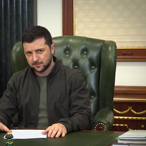 Ucraina, Zelensky ai mercenari: «Peggiore decisione della vostra vita». Poi ringrazia l'Italia 