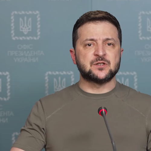 Ucraina, Zelensky chiede più armi: «Ogni ritardo è un permesso alla Russia di ucciderci»