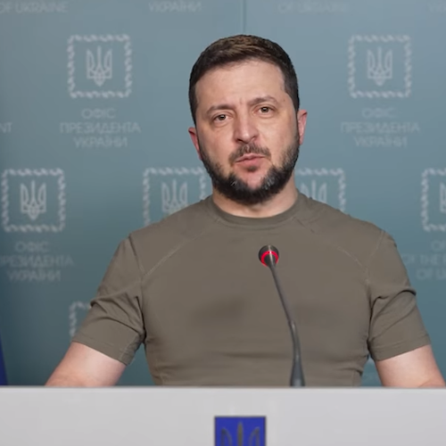 Ucraina, Zelensky chiede più armi: «Ogni ritardo è un permesso alla Russia di ucciderci»