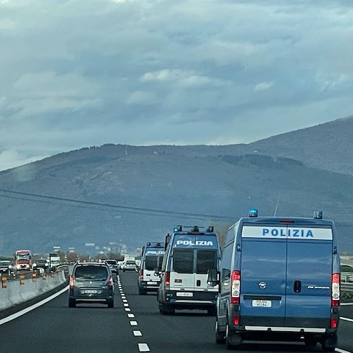 Ultras della Cavese assaltano bus della Nocerina: Mister Erra colpito con un pugno al volto