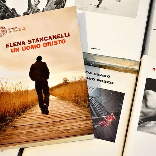 "Un uomo giusto" di Elena Stancanelli trionfa a "Primavera Einaudi"