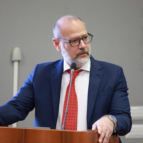 Università di Salerno, specializzandi costretti a fare flessioni e pagare colazione a tutti se in ritardo. Si indaga 