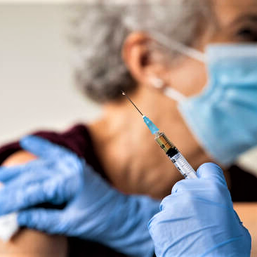 Vaccinazioni over 80 a Cava de' Tirreni: Sindaco spiega motivo dei ritardi 