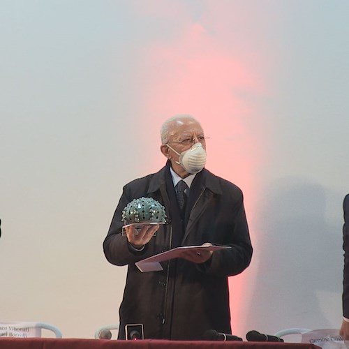 Vibonati, De Luca riceve il Premio Villammare Festival Film&Friends per aver supportato il cinema campano