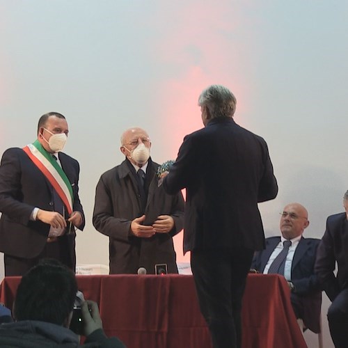 Vibonati, De Luca riceve il Premio Villammare Festival Film&Friends per aver supportato il cinema campano