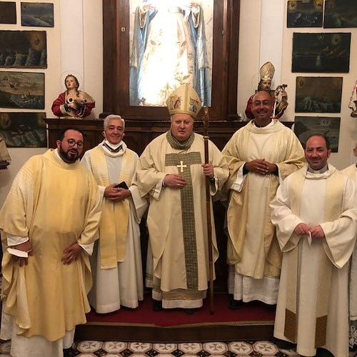 Vietri sul Mare accoglie Don Aniello Russo e saluta Don Ciro che è passato a Cava de' Tirreni