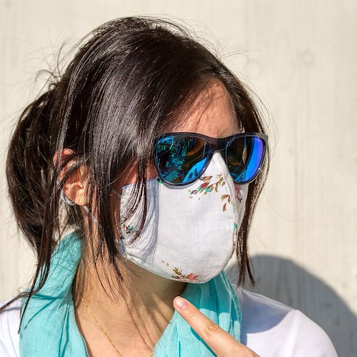 Virologo Pregliasco: «Mascherina come occhiali sole, va usata quando serve» 