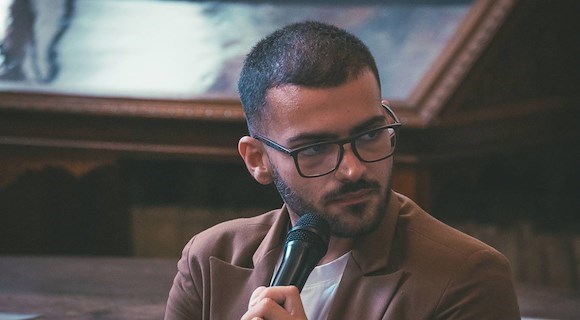 Andrea Picariello presenta “Nudo”: corpo, identità e rinascita in un romanzo autobiografico