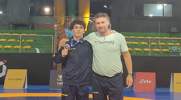 Campionati italiani giovanili di lotta libera, sul podio l’atleta sarnese Mattia De Blasio