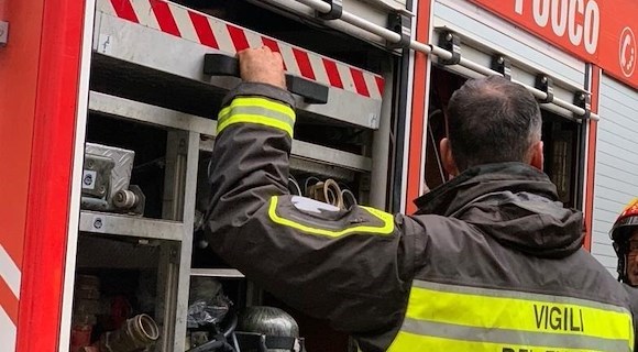 Dramma della solitudine a Cava de' Tirreni, ex assistente sociale trovata morta in casa