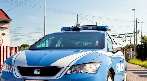 Estorsione ai danni di imprenditore a Salerno: due donne in manette 