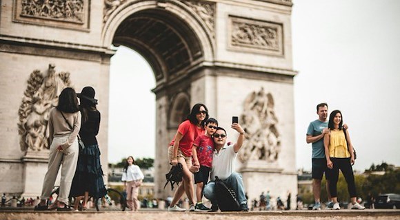 Il boom dei viaggi brevi: i numeri dietro l’ascesa dei weekend fuori porta