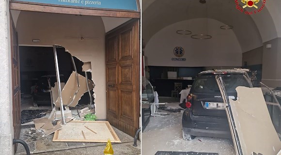 Salerno, auto sfonda il muro di un ristorante: attimi di terrore a Fuorni