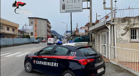 Vietri sul Mare, 35enne evade dai domiciliari e tenta estorsione a Cava de' Tirreni