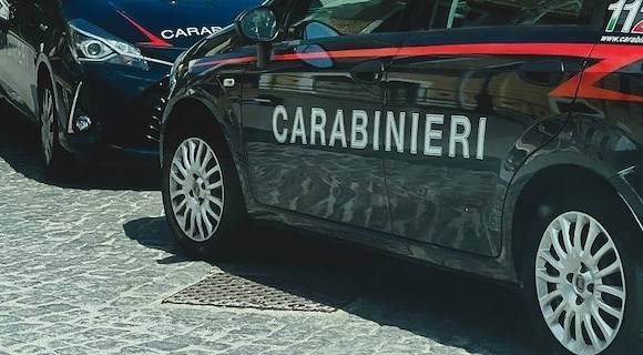Vietri sul Mare, minacciano fidanzati con pistola e rubano bici a straniero: arrestati un uomo e un 16enne 
